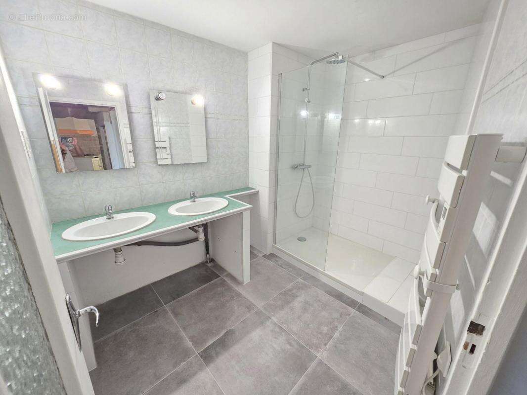 Appartement à MONTAREN-ET-SAINT-MEDIERS