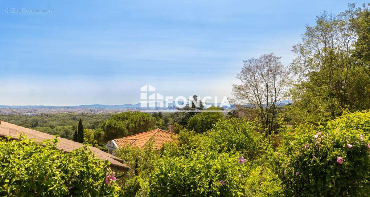 CRÉPIEUX-LA-PAPE – Maison d'architecte 160 m² climatisée avec piscine et vue panoramique - photo 6