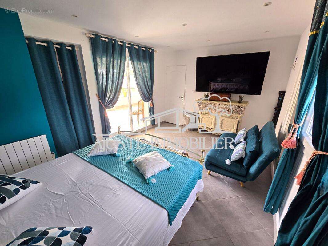 Maison à SAINT-VICTORET