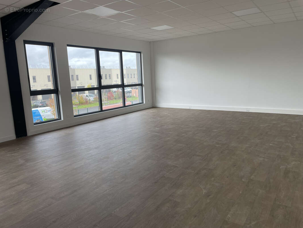 Commerce à LABOISSIERE-EN-THELLE