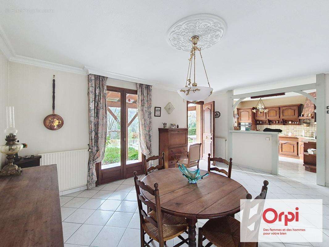 Maison à TERRASSON-LAVILLEDIEU