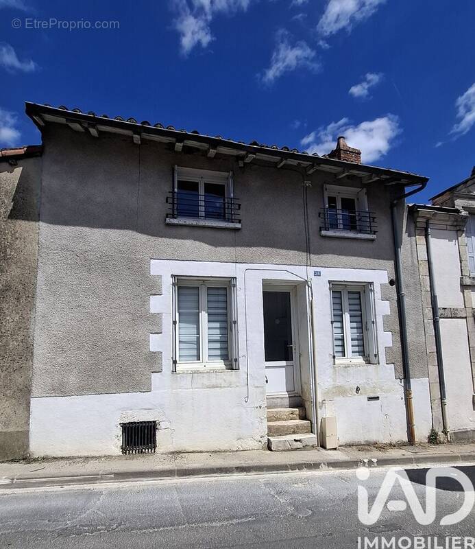 Photo 1 - Maison à CHARROUX