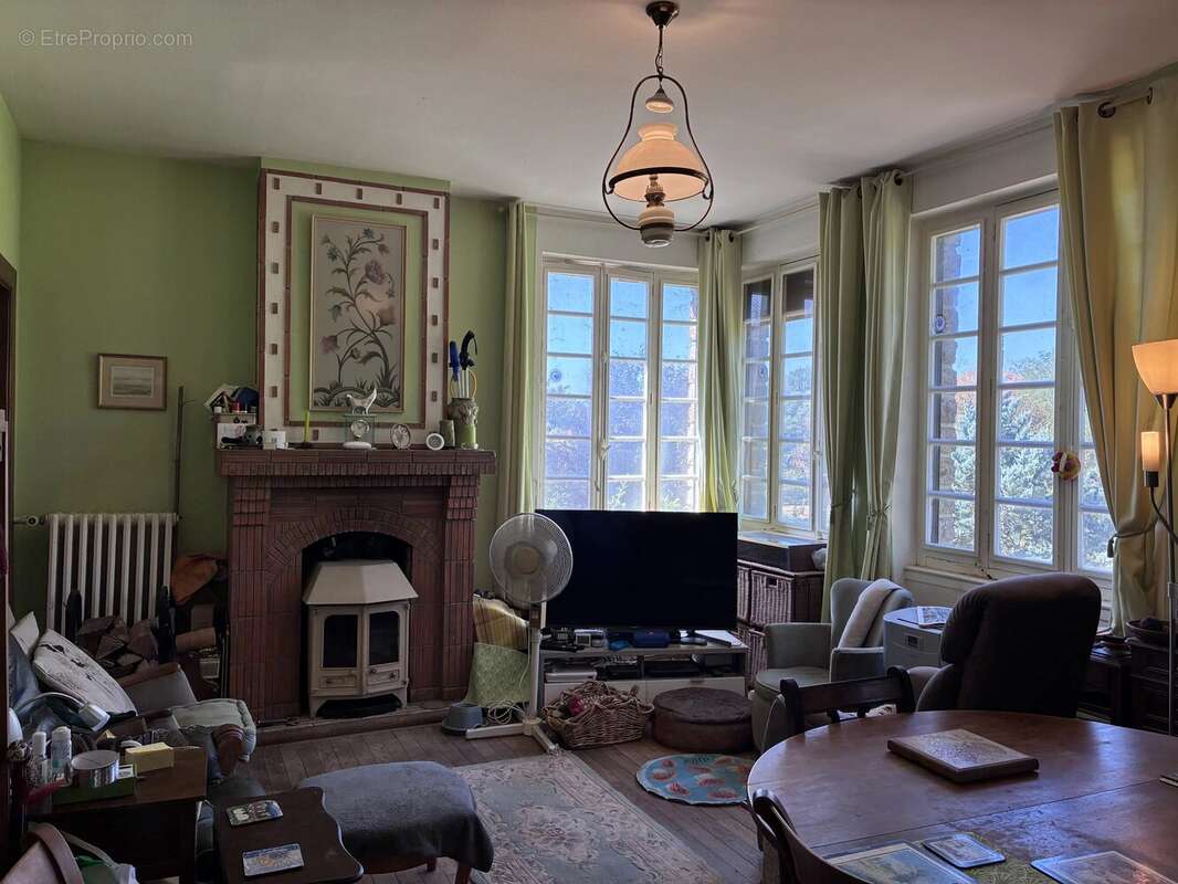 Grande maison de village, maison d'amis, piscine et terrain ! - photo 4