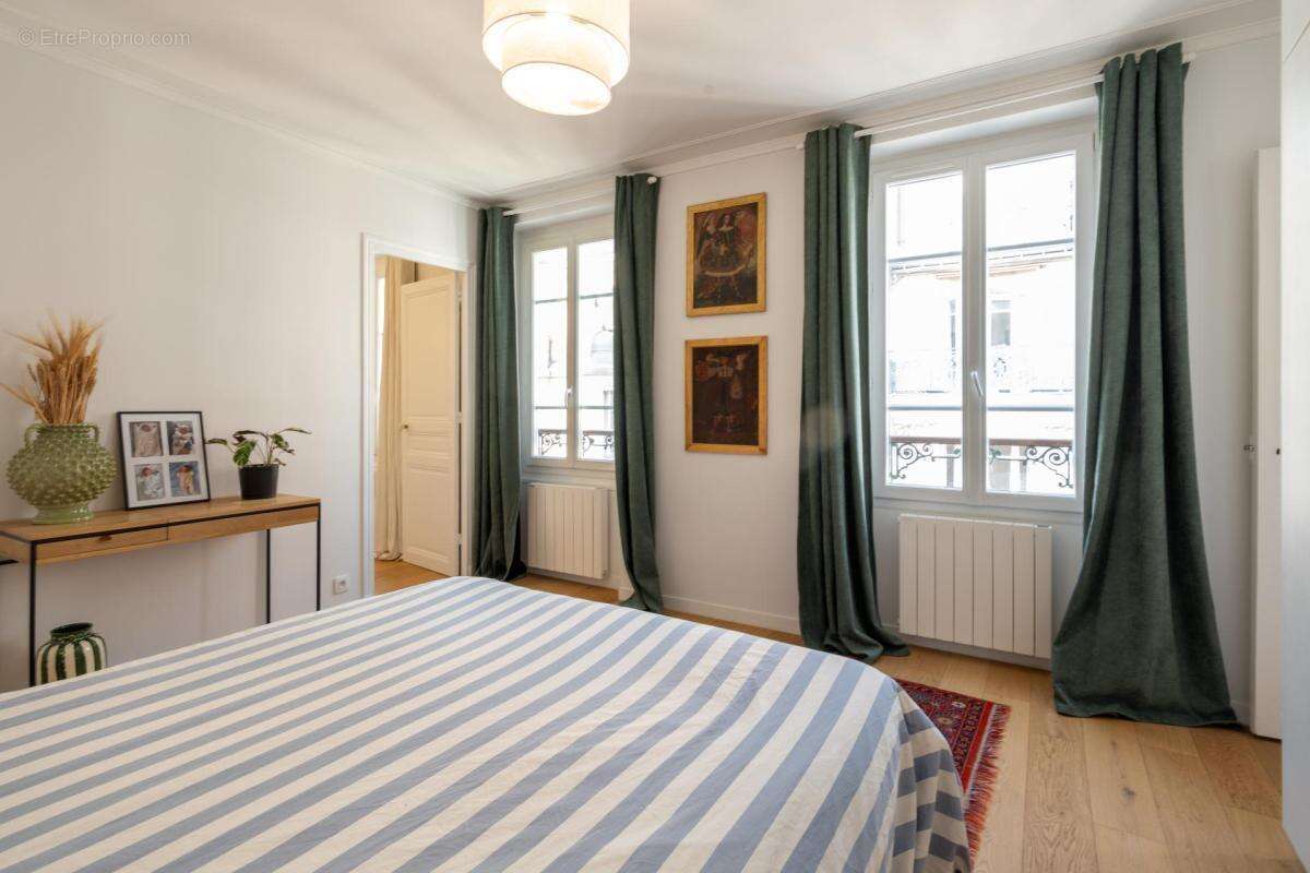 Appartement à PARIS-17E