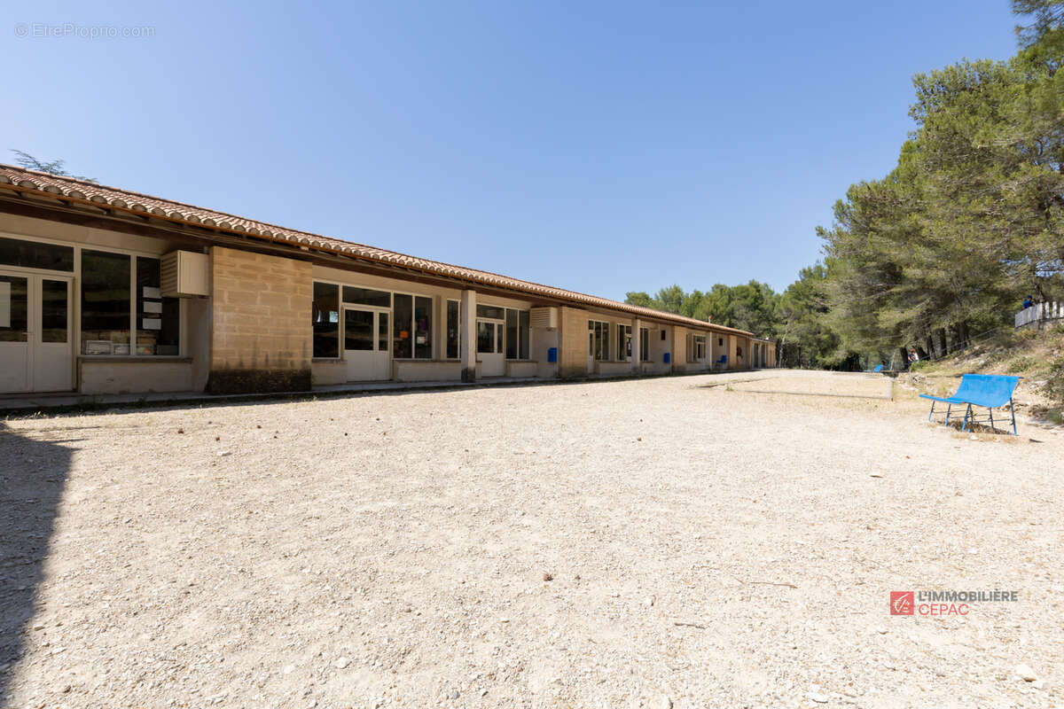 Site médico-social et pédagogique de 3 900 m2 sur 4 hectares au coeur des Alpilles - photo 11