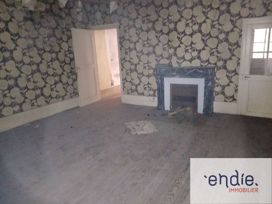 Immeuble de 352 m² à rénover avec fort potentiel  Champlitte (70160) - photo 8