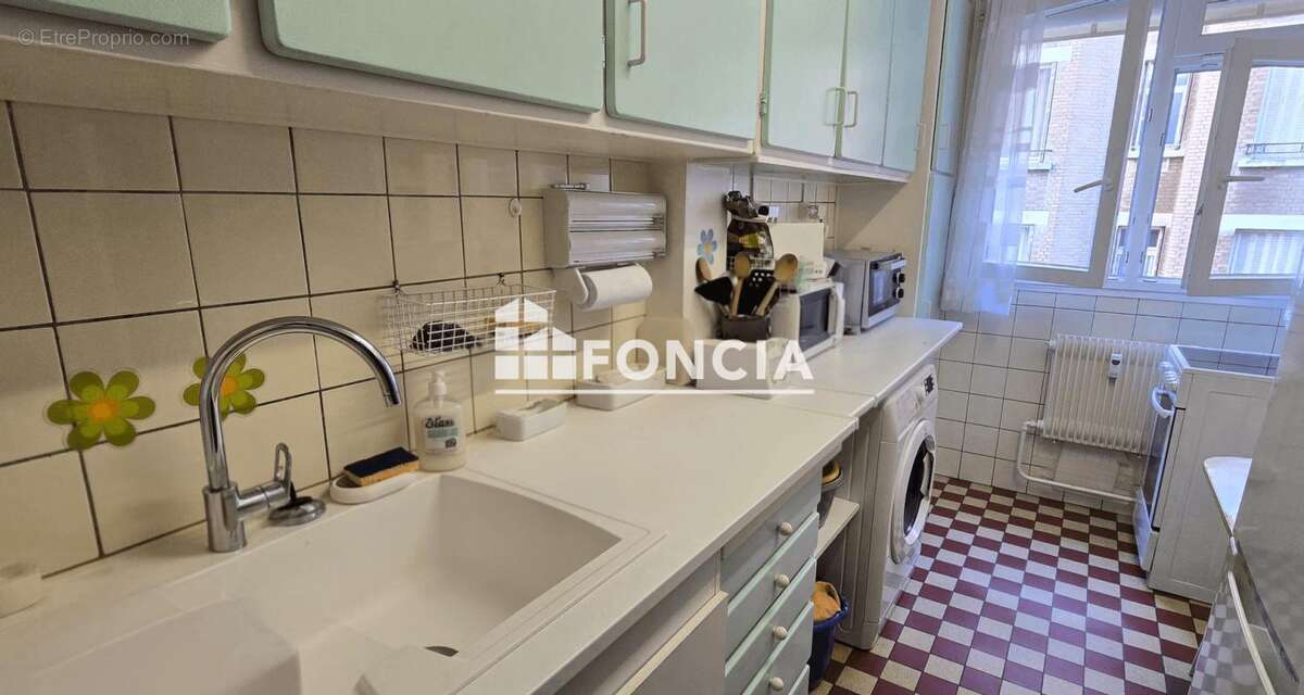 Appartement à PARIS-17E