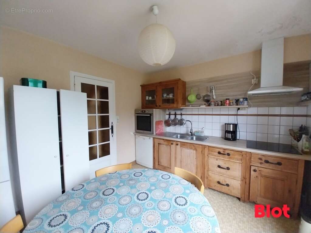 Maison à LA CHAPELLE-DES-FOUGERETZ