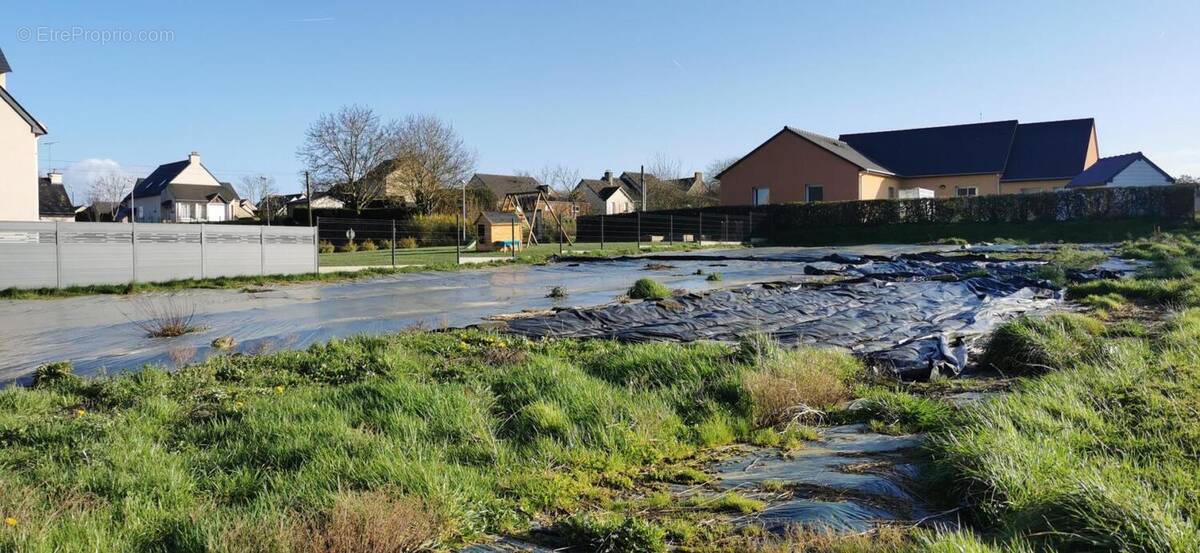Terrain à SAINT-AUBIN-DU-CORMIER