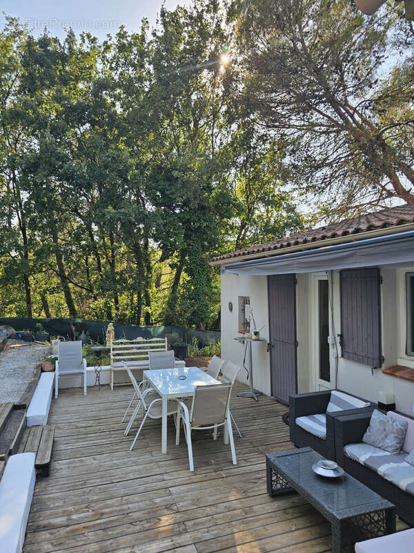 MAISON T4 DE PLAIN PIED sur 1195 M2 terrain et piscine - photo 5