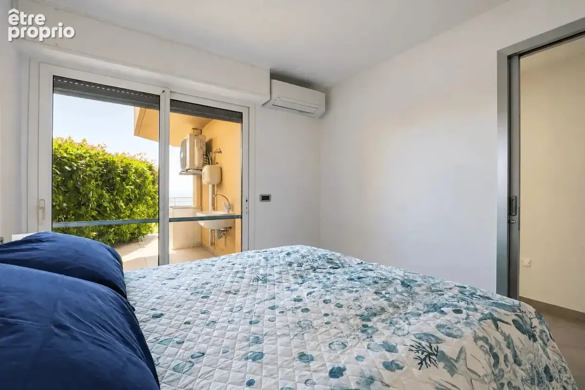 Exceptionnel deux pièces en rez-de-jardin avec parking, vue mer - photo 12