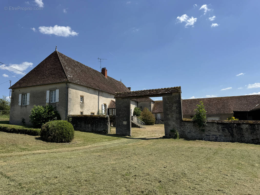 Maison à AUNAY-EN-BAZOIS