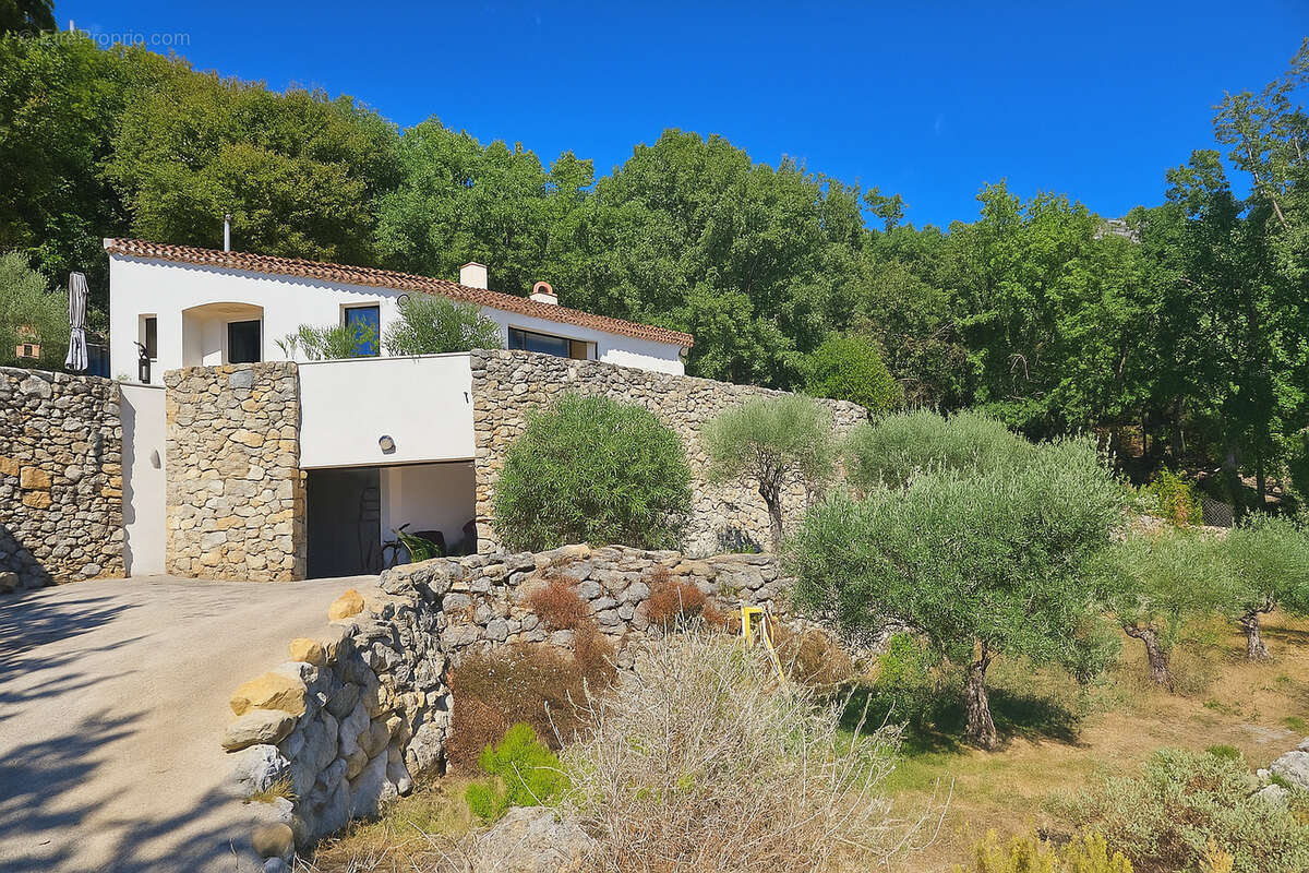 Maison à SAINT-VALLIER-DE-THIEY