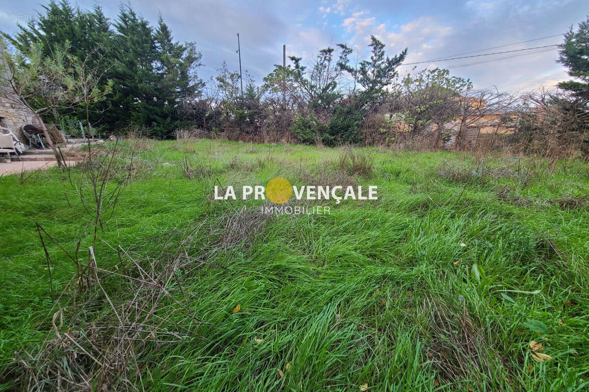 Terrain à POURRIERES