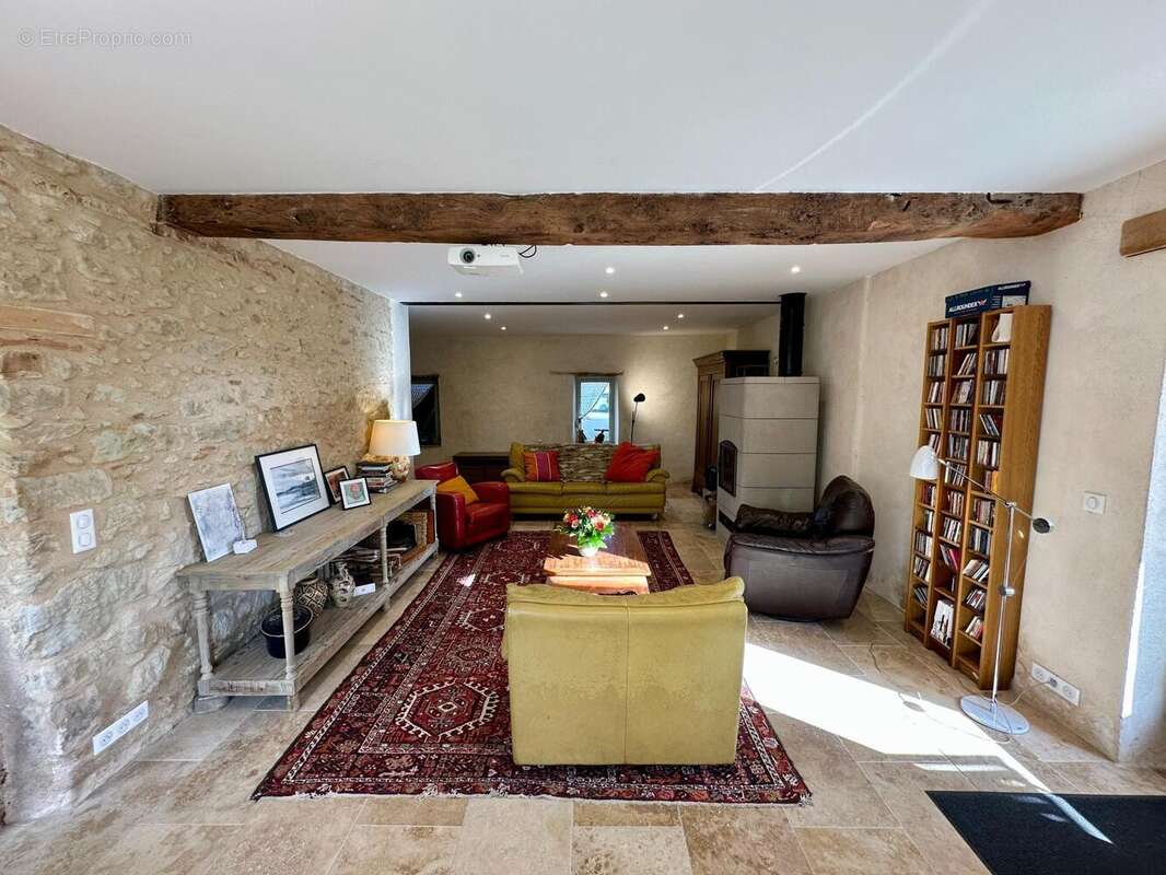 Maison 271 m² à Prades  - photo 4