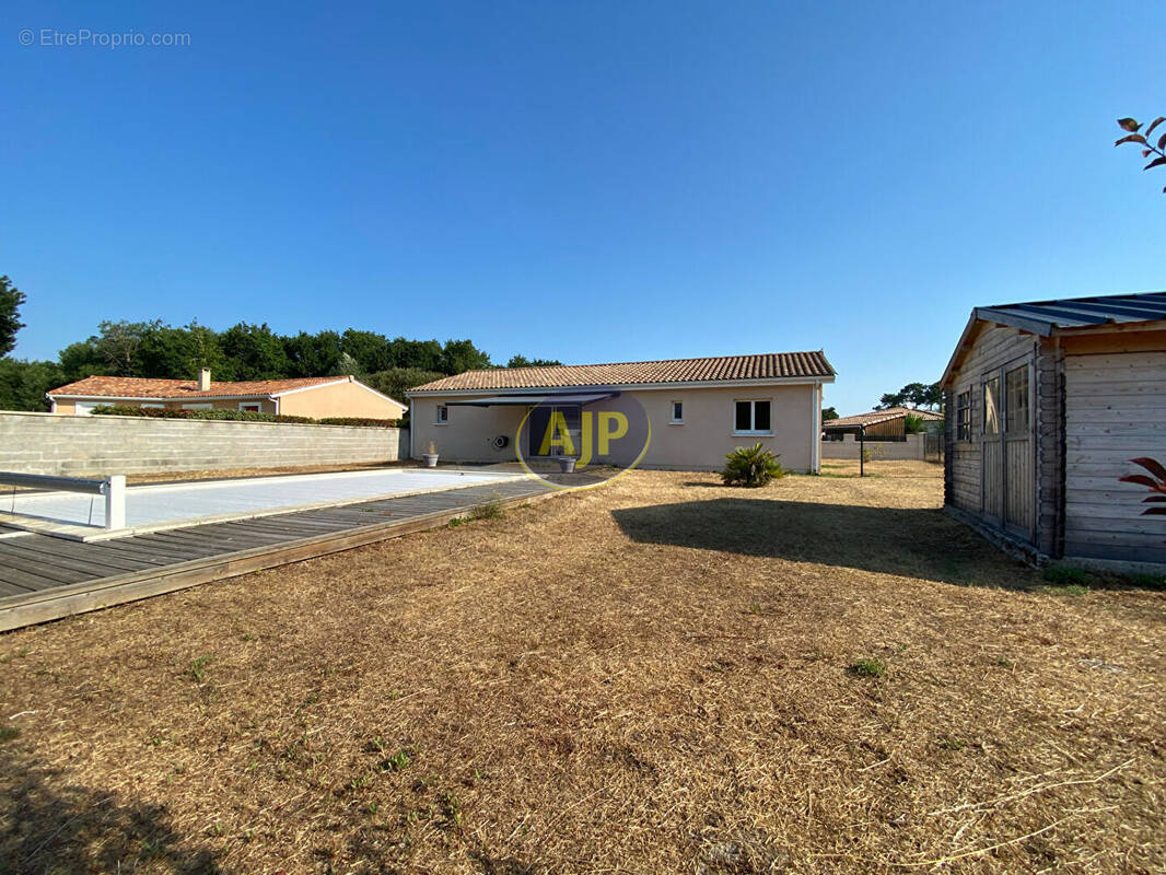 Maison à VENDAYS-MONTALIVET