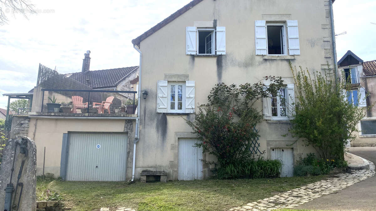 Dpt Yonne (89), à vendre MASSANGIS Charmante maison prête à vivre avec vue sur le Serein - 4 chambres - Garage - photo 16