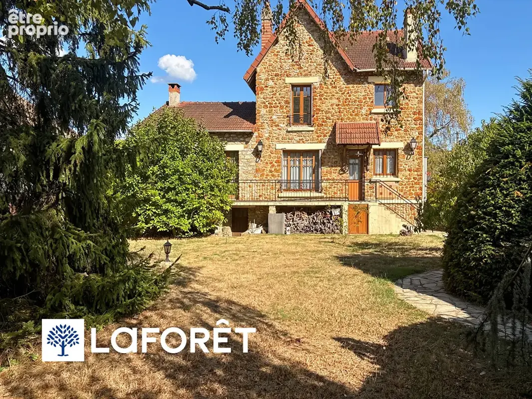 Maison 6 pièces à vendre à Sainte Geneviève des Bois Proximité gare commerces - Réf 11032 - photo 9