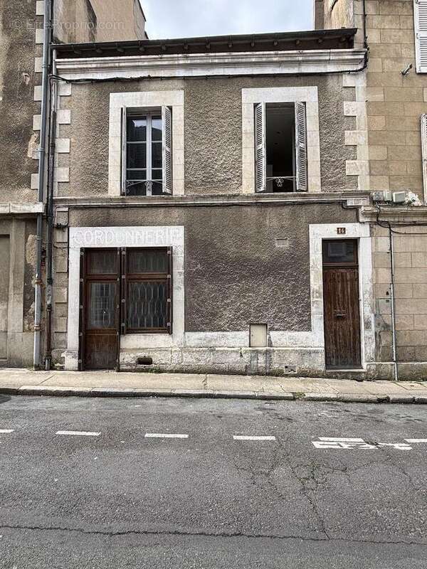 Cette maison est l&#039;ancienne cordonnerie du quartier des Carmélites - Maison à POITIERS
