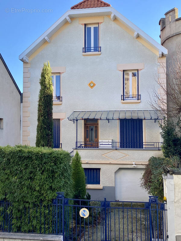 Maison à LES MARTRES-DE-VEYRE