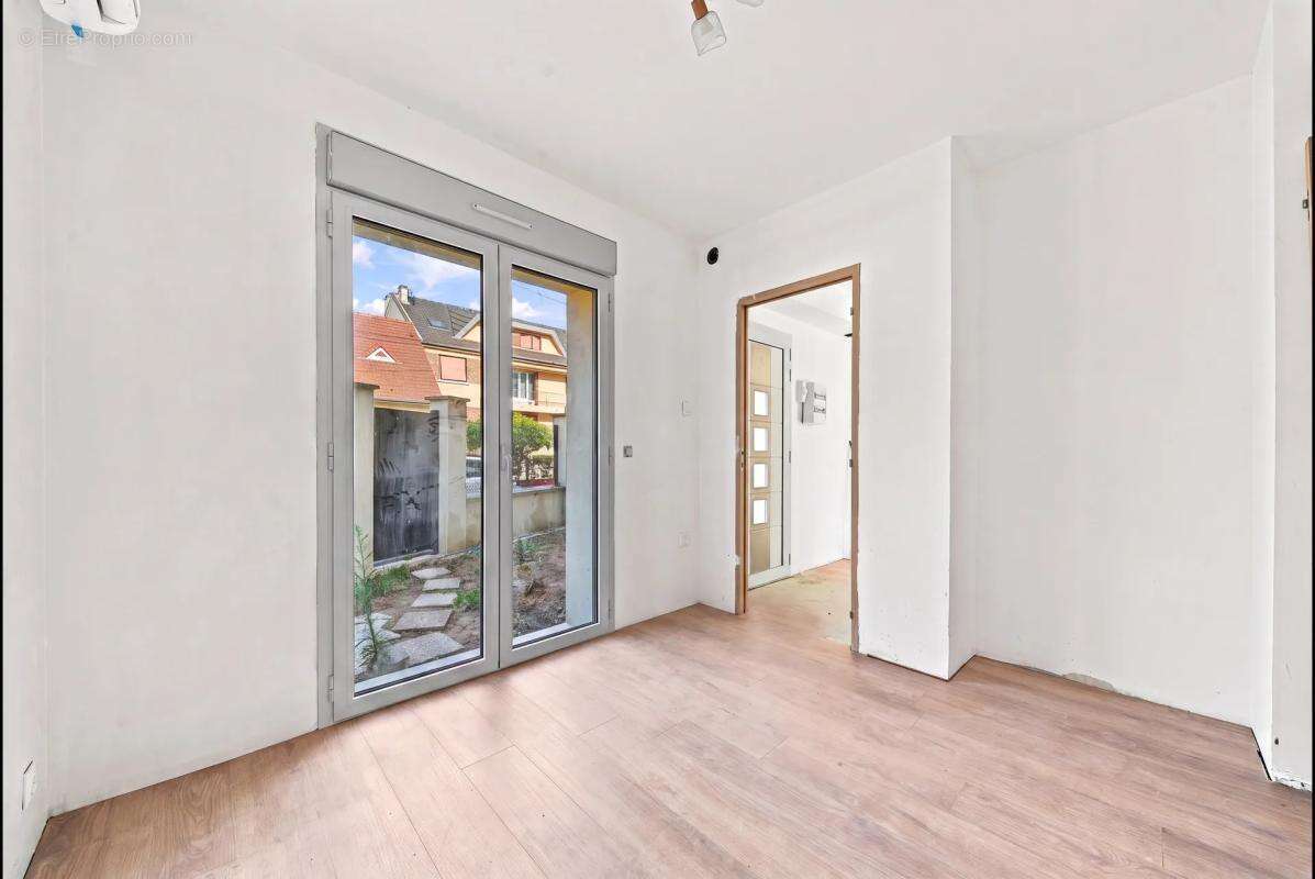 Maison de 7 pièces de 150 m² à Villejuif - photo 6