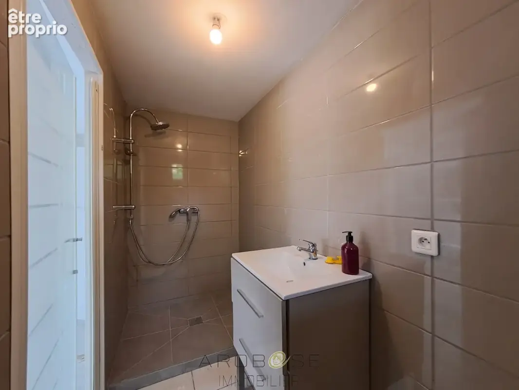 Maison de charme avec jardin, à pied des commerces, avec un  espace pro. - photo 22