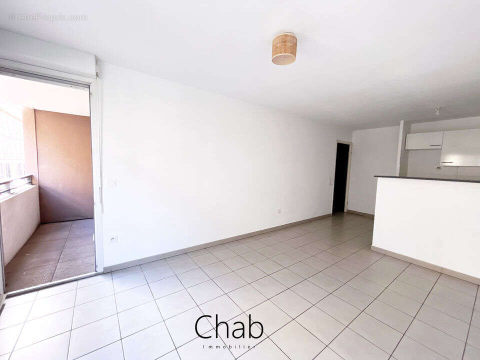 Appartement à MARSEILLE-4E