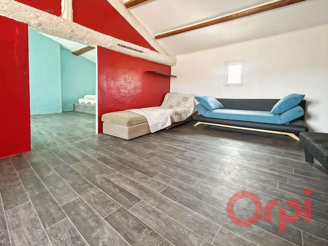 À Vendre : Authentique maison de ville avec patio, cour privative et stationnement - photo 11