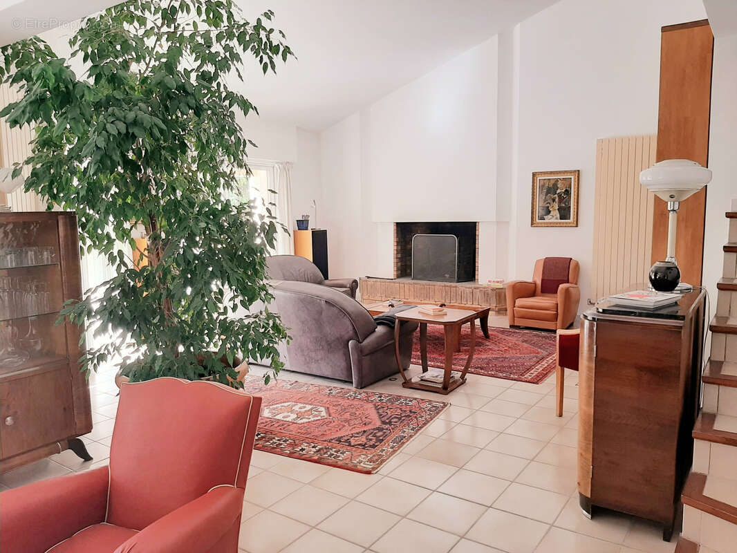 Maison à SAINT-CLEMENT-DE-RIVIERE