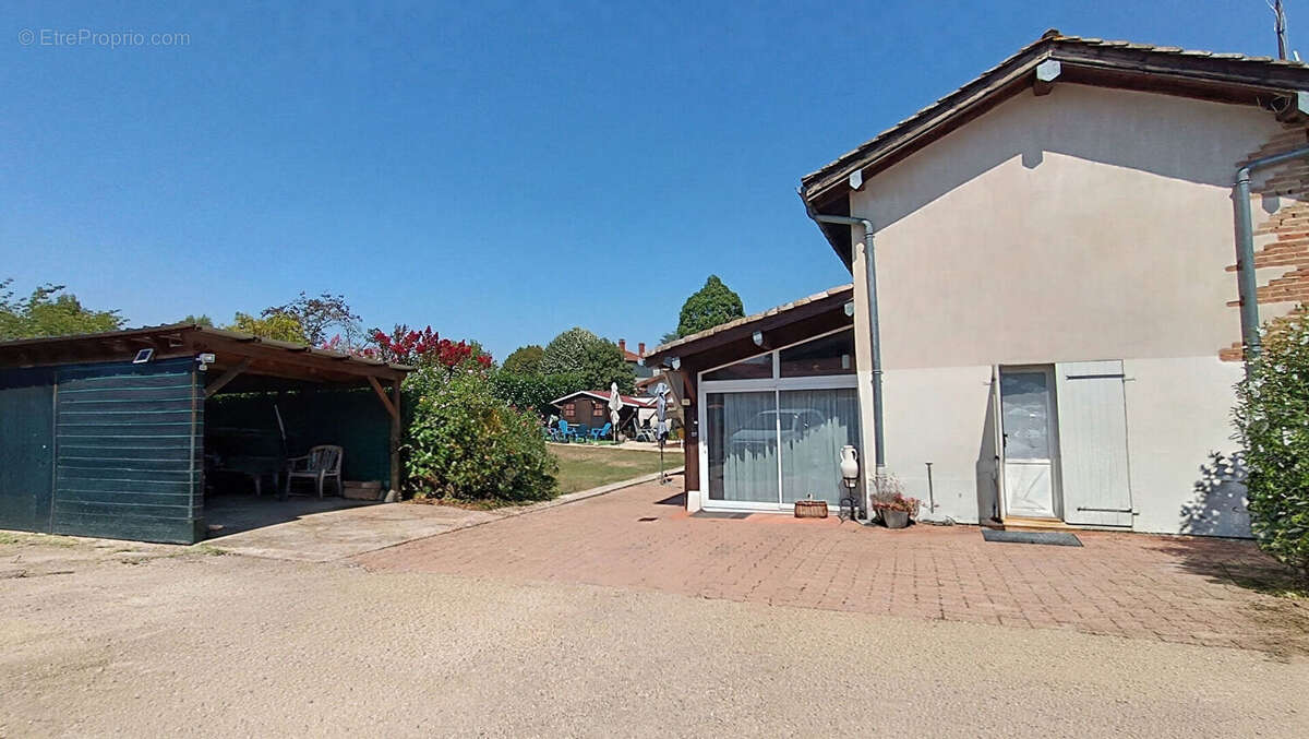 Bâgé le Châtel, ancienne ferme rénovée, 123 M² sur 683 m² - photo 4