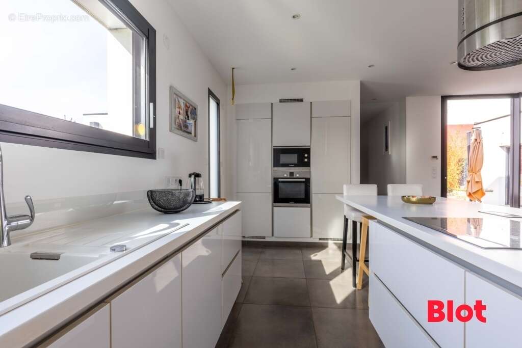 Maison 165 m² à La Meziere  - photo 6
