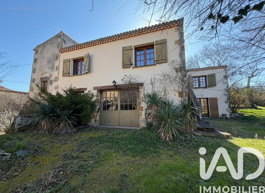 Photo 1 - Maison à VIC-LE-COMTE