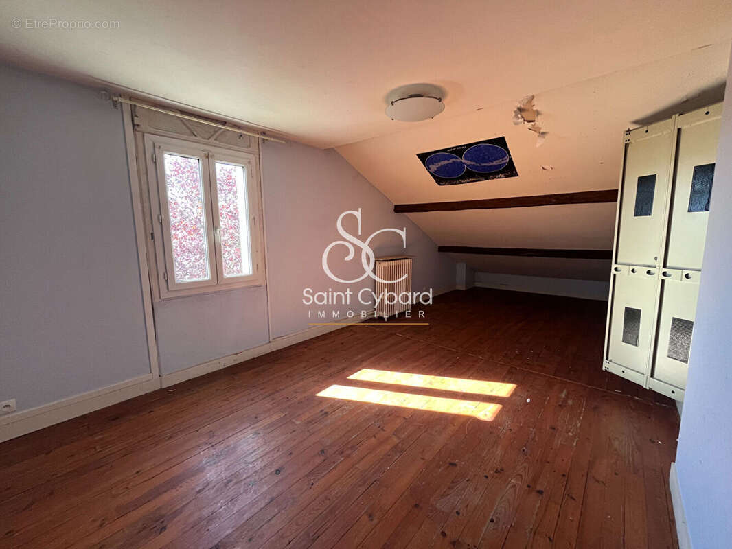 Maison à SAINT-YRIEIX-SUR-CHARENTE