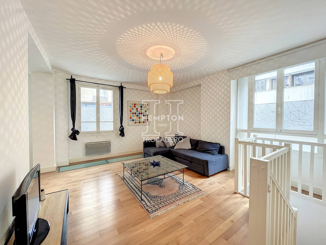 Appartement à PARIS-16E