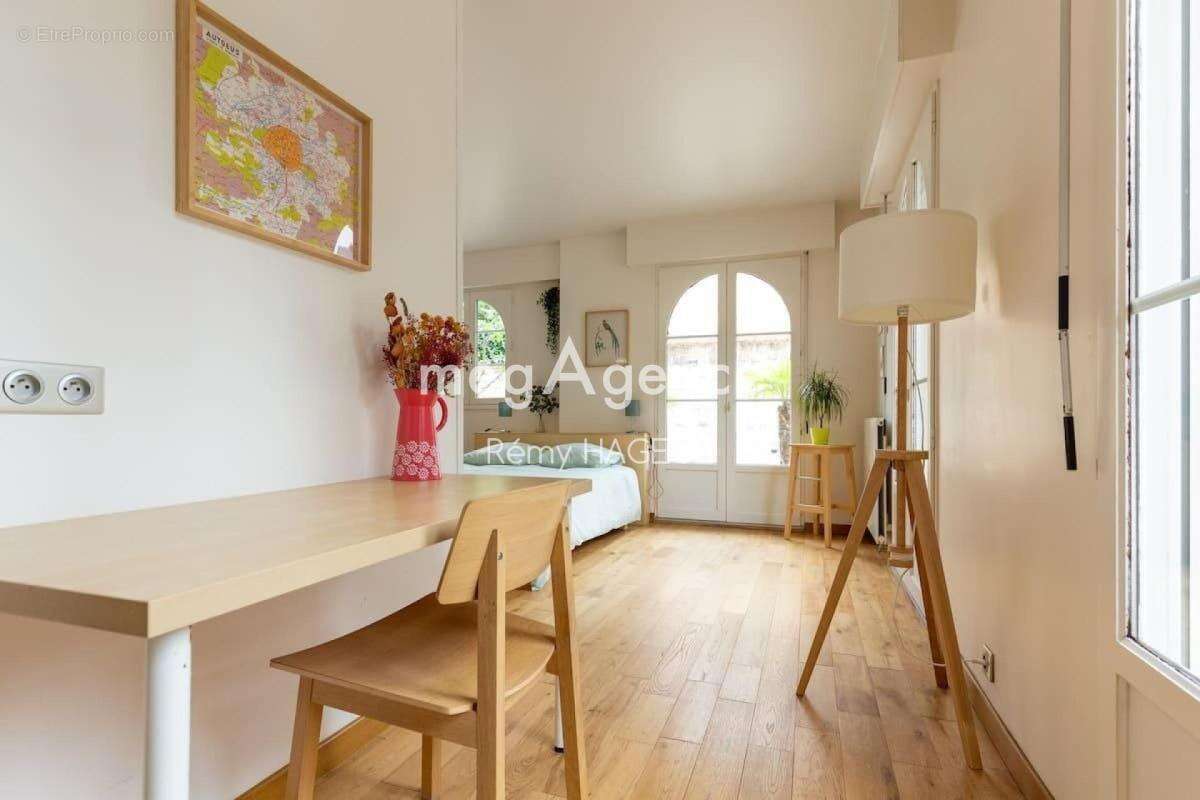 Appartement à LA GARENNE-COLOMBES