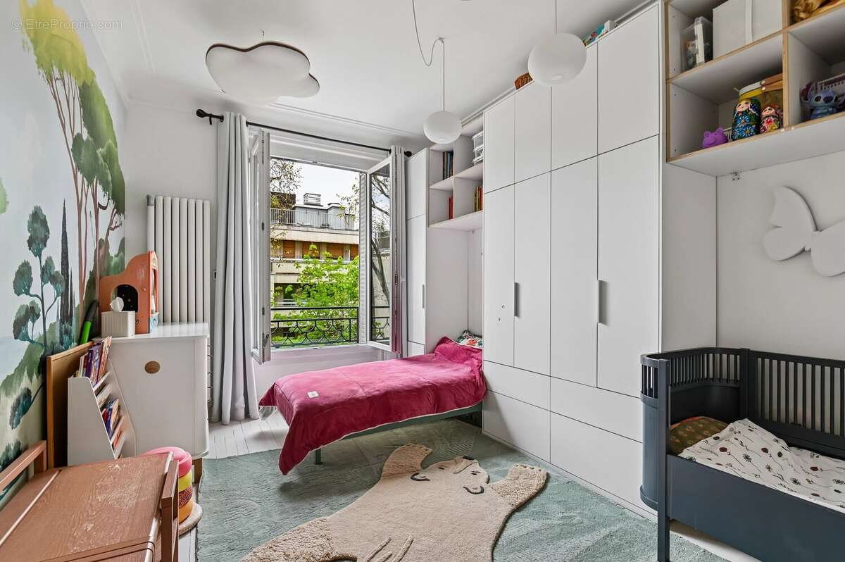 Appartement à NEUILLY-SUR-SEINE