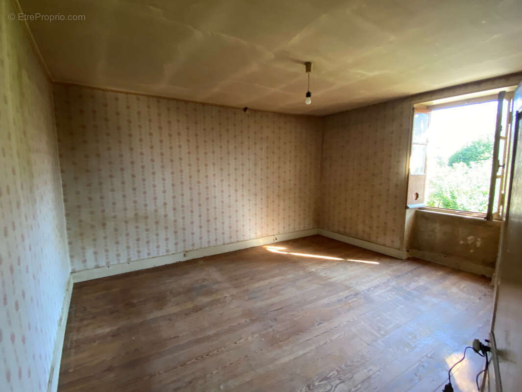 Maison à BILLY-CHEVANNES