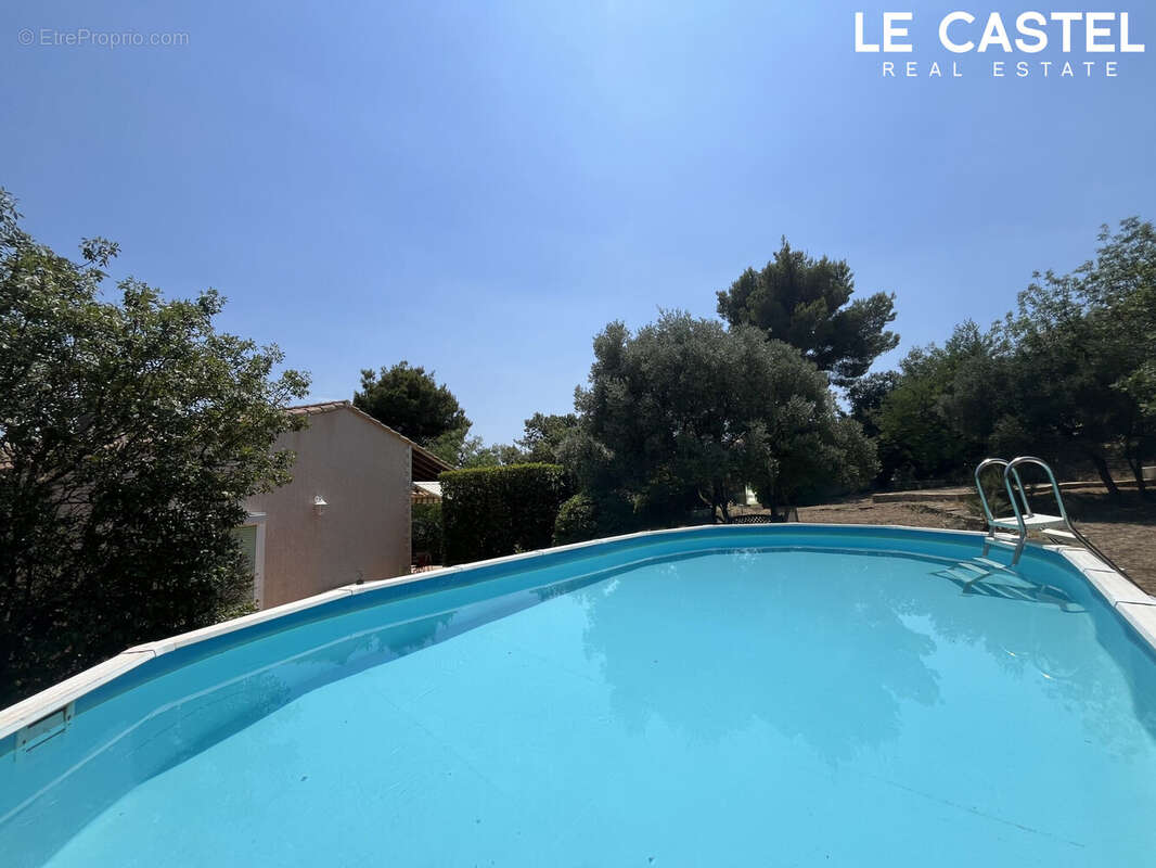 Maison à CEYRESTE