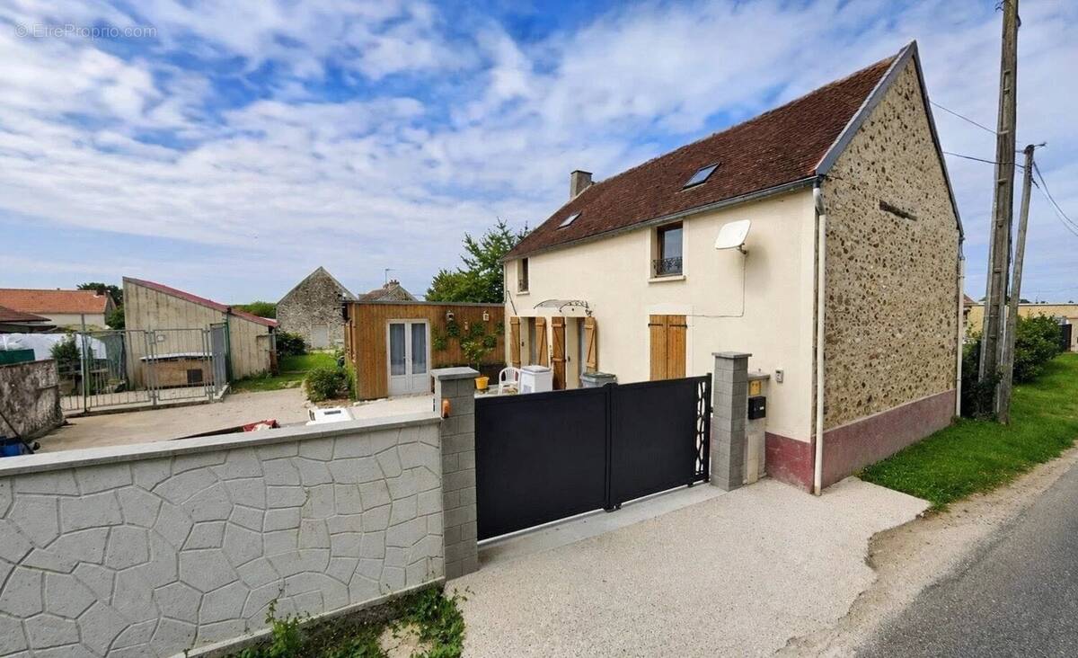 Maison à LA FERTE-GAUCHER