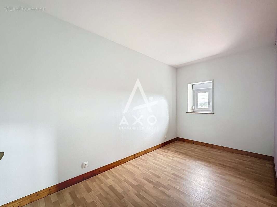 Maison à SAINT-VICTOR-DE-BUTHON