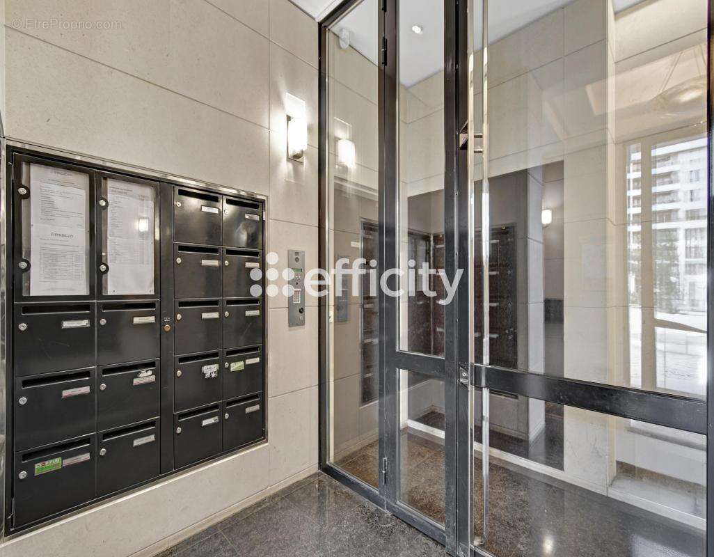 Appartement à COURBEVOIE
