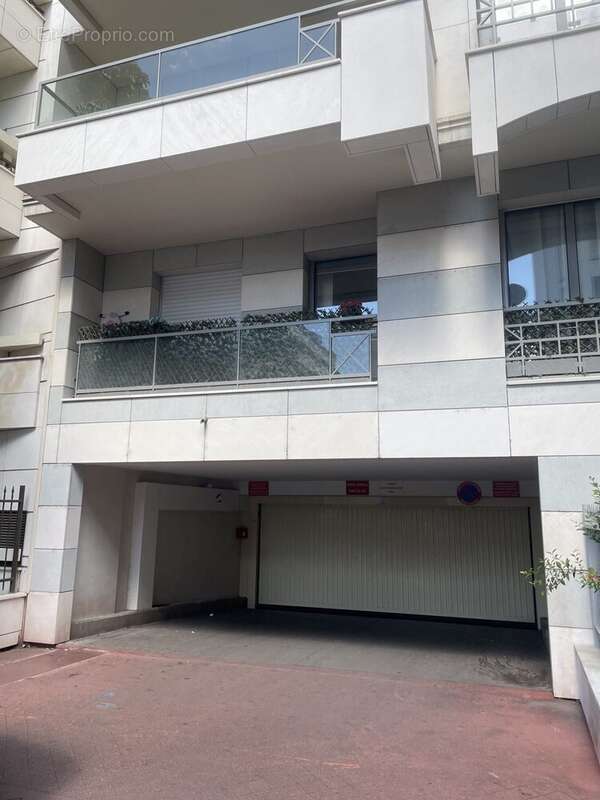 Parking à LEVALLOIS-PERRET