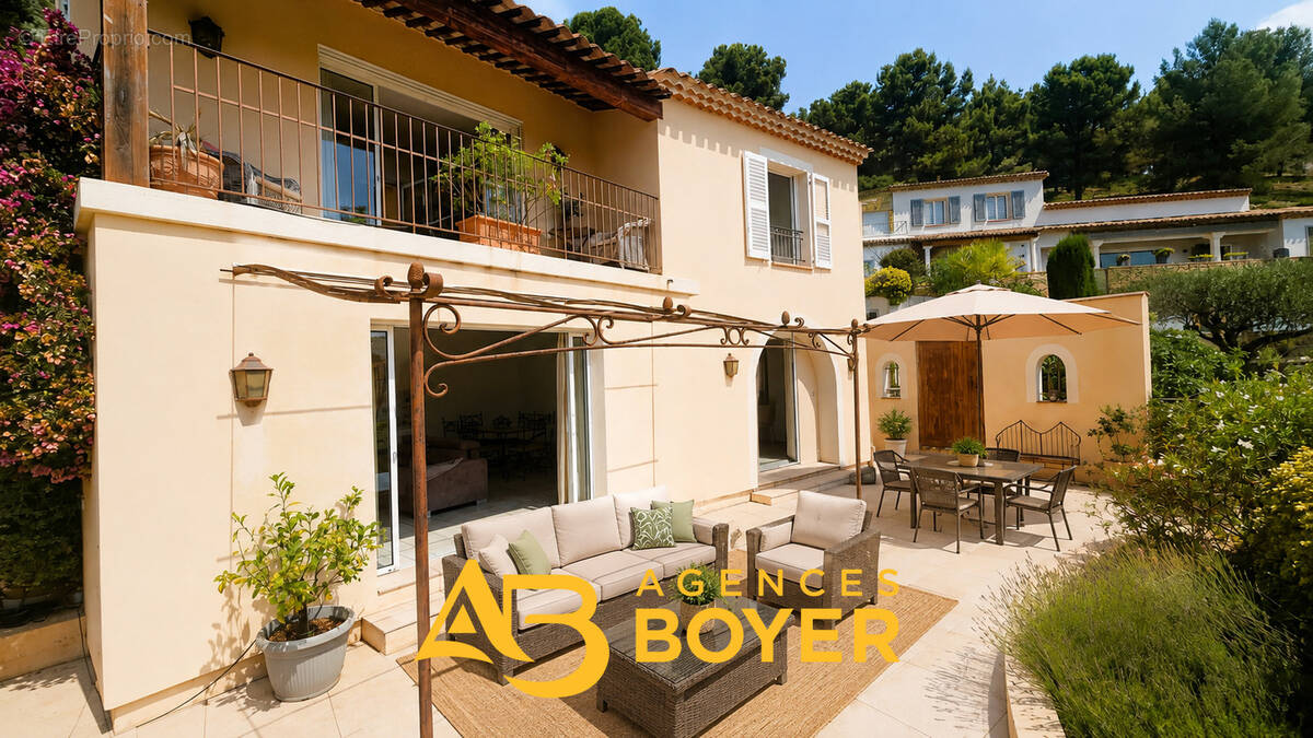 Maison à SAINT-CYR-SUR-MER