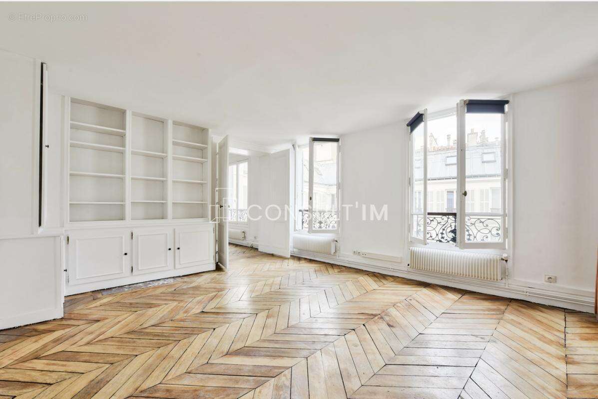 Commerce à PARIS-8E