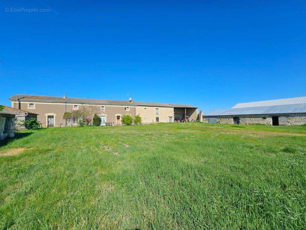 Maison à MONTREUIL-BELLAY