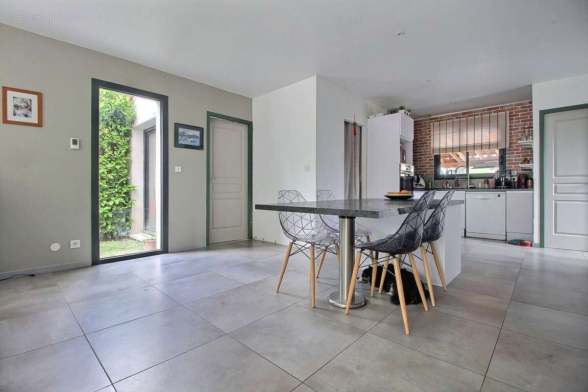 RARE : 2 maisons indépendantes sur 657m² de parcelle. - photo 5