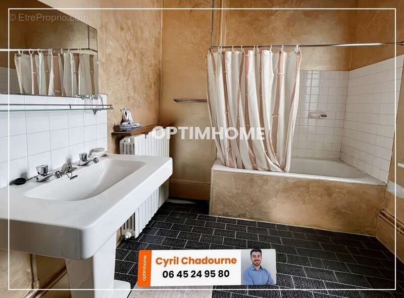 Maison à JAVERLHAC-ET-LA-CHAPELLE-SAINT-ROBERT