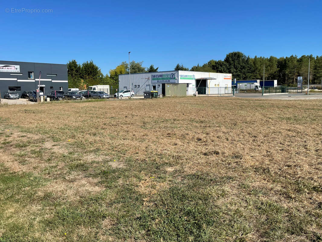 Terrain à SAINT-PARDOUX-DU-BREUIL