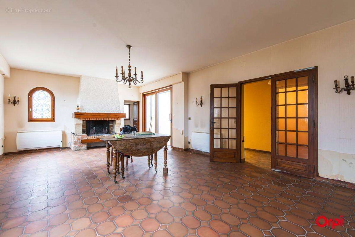 Maison à CHIGNY-LES-ROSES