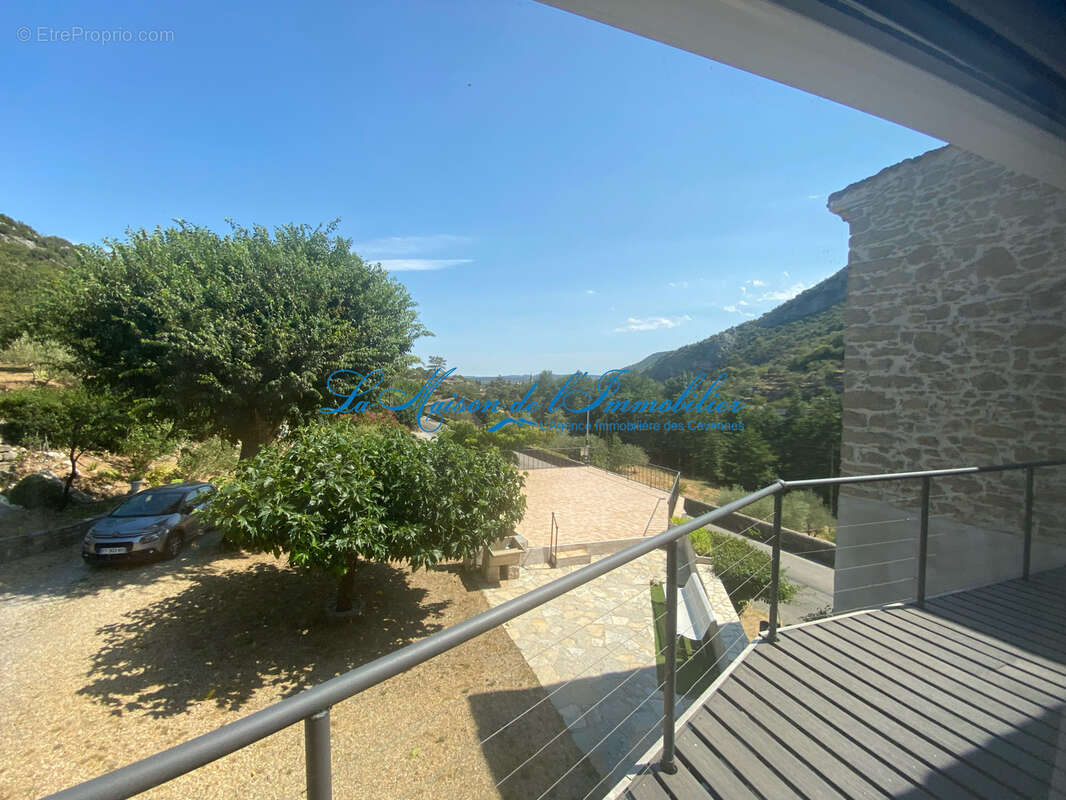 Sur la commune de St Hippolyte du Fort, mas en pierres avec habitation principale, 3 gites et piscines sur 1,1 - photo 4